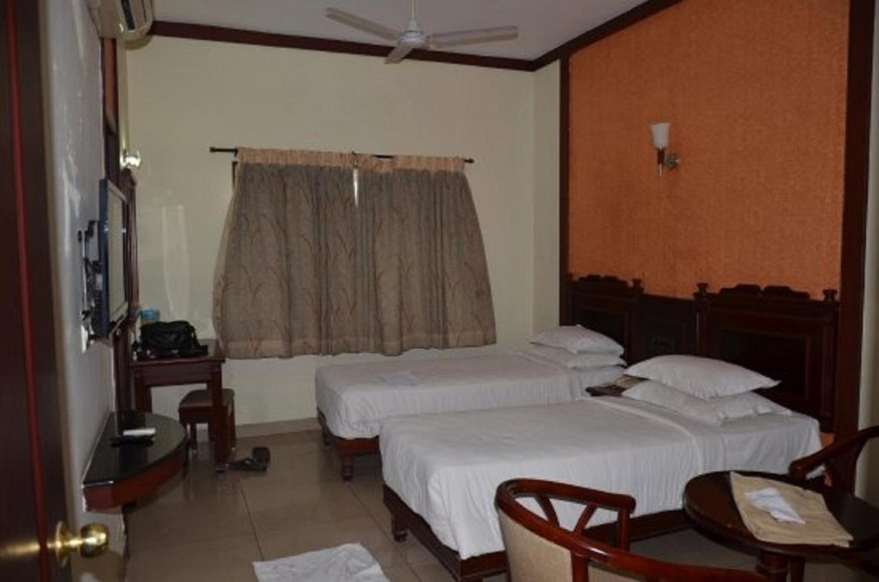 Hôtel Chendhoor Residency à Tiruchirappalli Extérieur photo