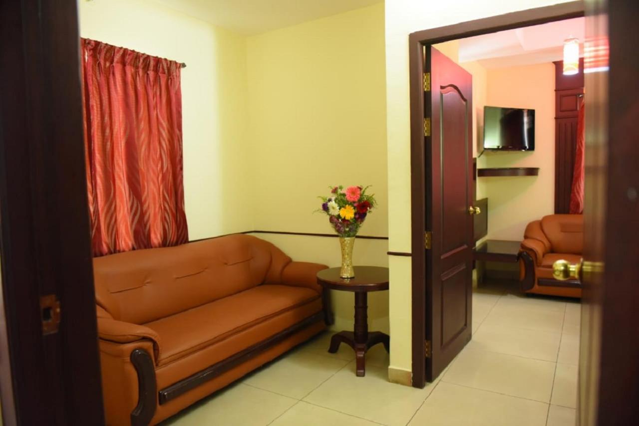 Hôtel Chendhoor Residency à Tiruchirappalli Extérieur photo